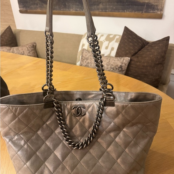 CHANEL Metallic Silver Quilted Tote - Picture 2 of 9